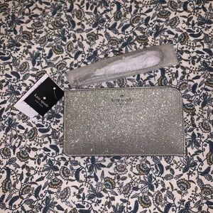 NWT Kate Spade Medium Wristlet